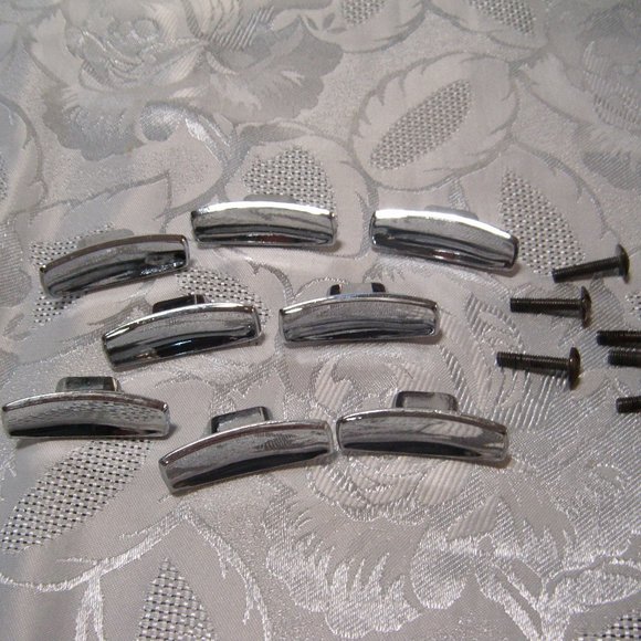 Lot 8 stainless steel cabinet and door pulls - Picture 5 of 5